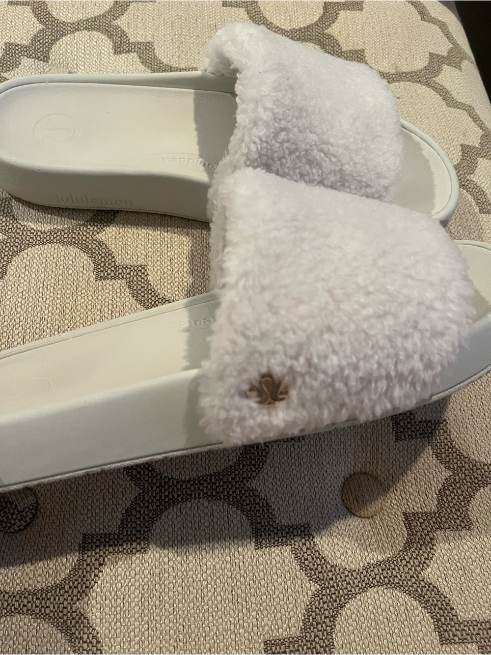 lululemon athletica Fleece Slide Slippers - Off-White - Picture 7 of 9